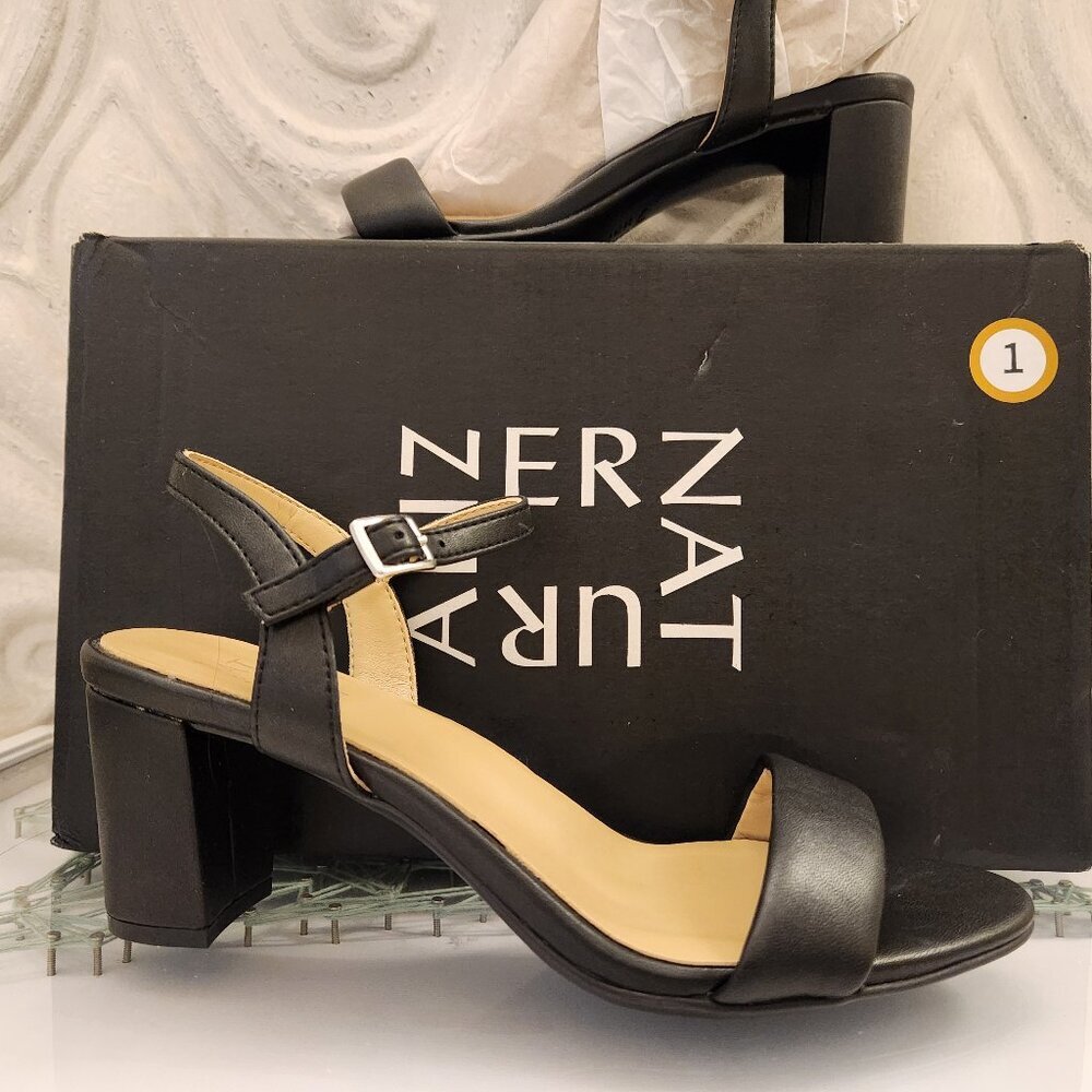 Naturalizer Bristol Sandals. Black. NIB. Size 7